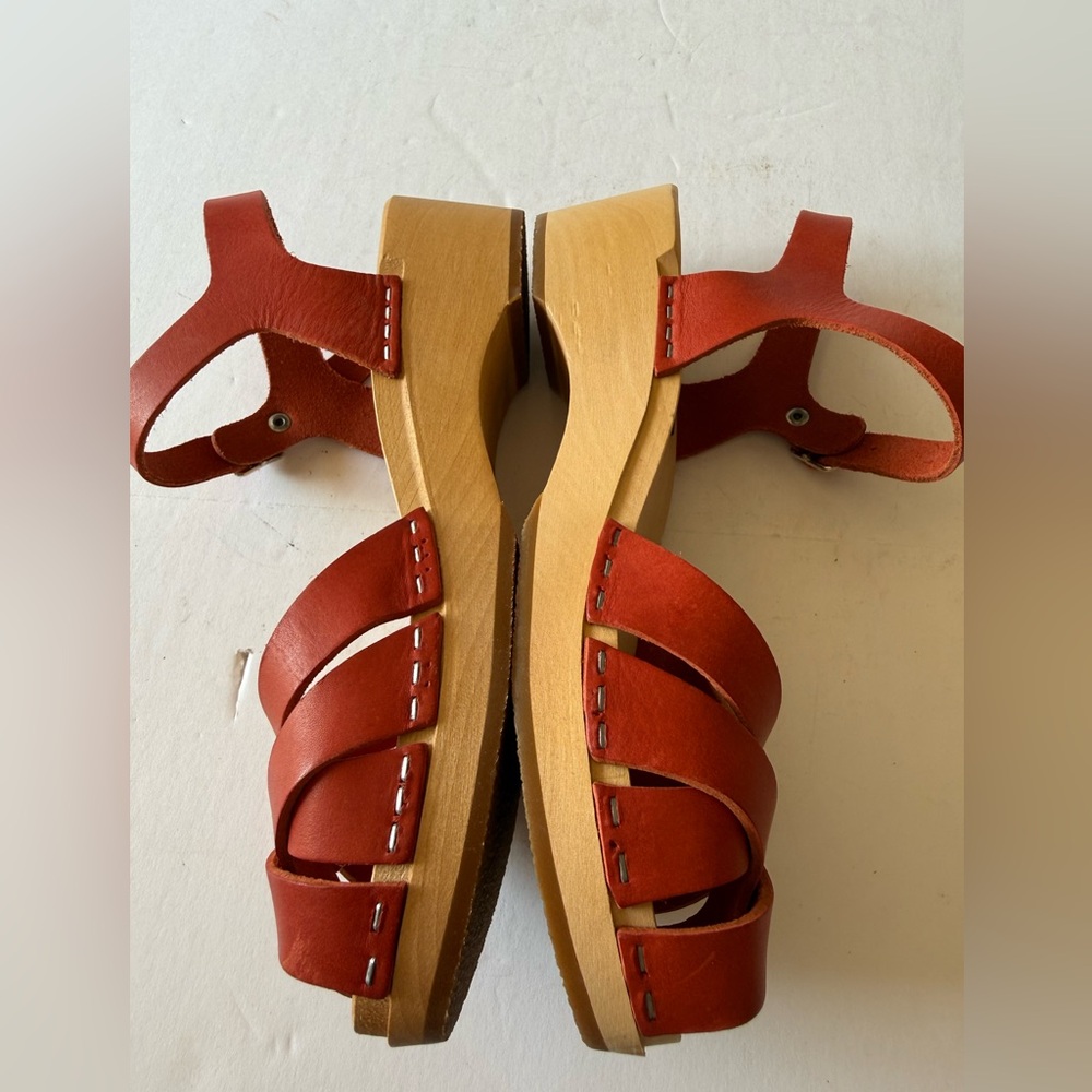 NWOB Swedish Hasbeens Magdalena
Red Leather Wooden Clogs Sandals Size EU 36 - Picture 2 of 7